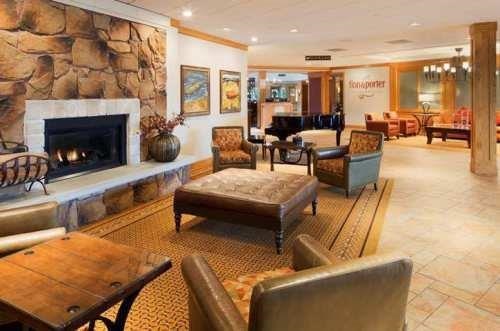 Doubletree Hotel Missoula lounge